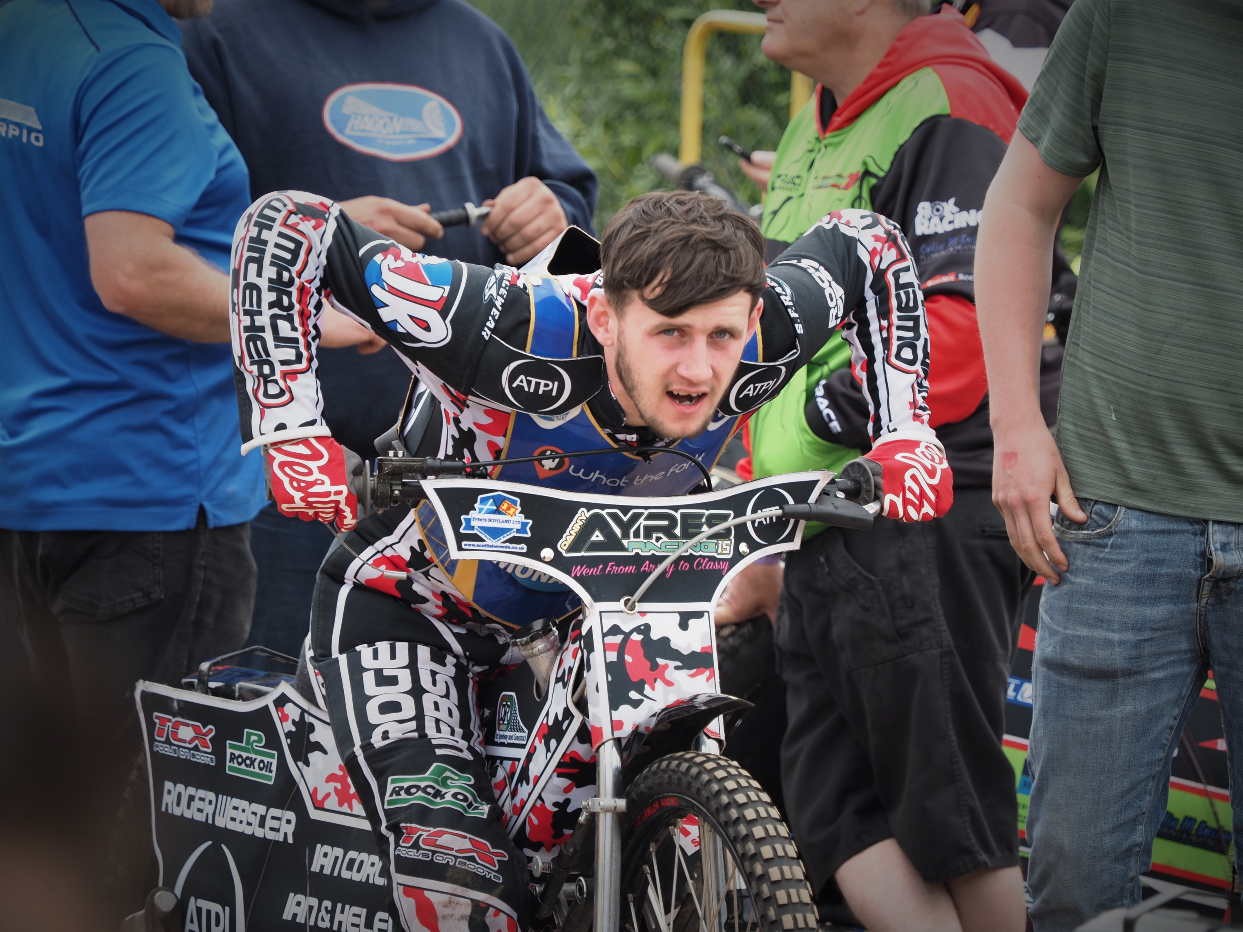 OLYMPUS DIGITAL CAMERA