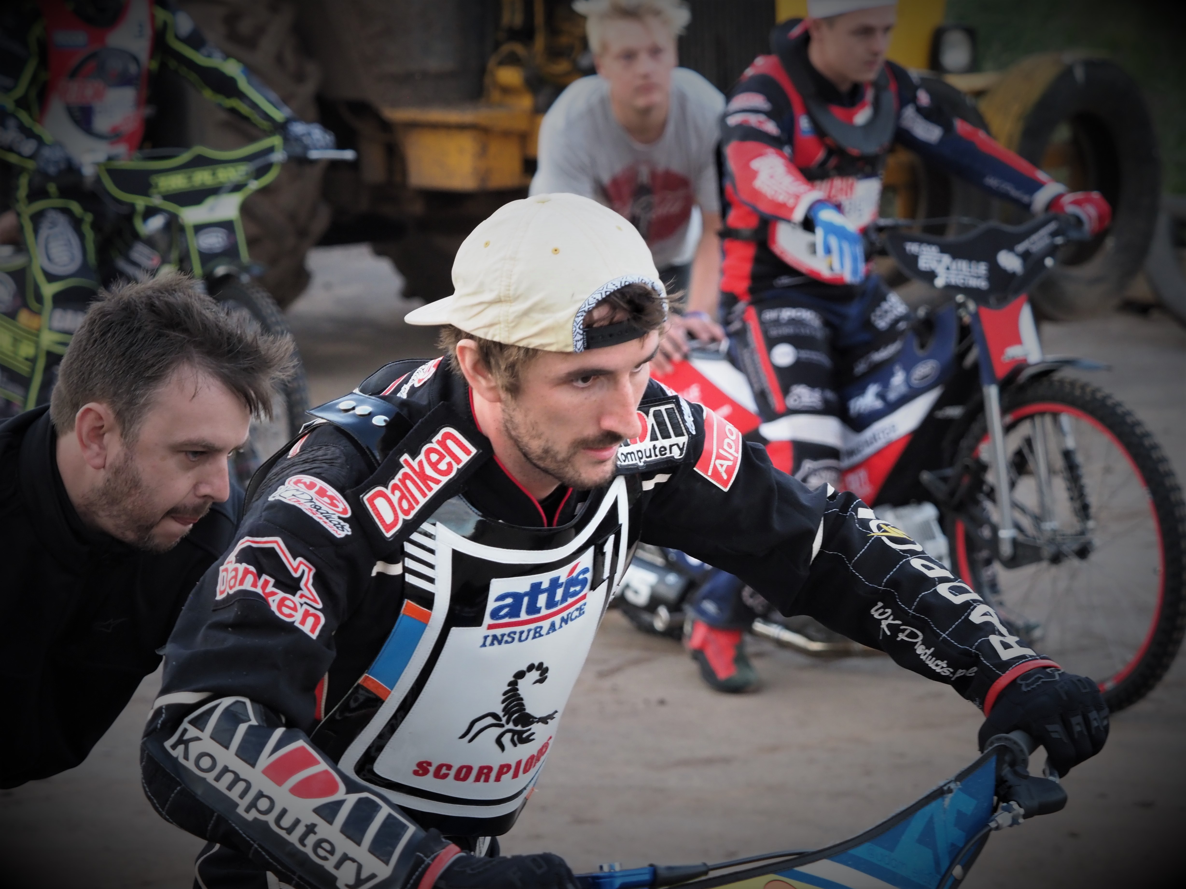 OLYMPUS DIGITAL CAMERA